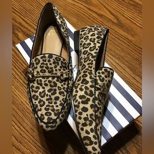 Woman’s size 9.5 medium crown and ivy leopard sienna print shoes flats RE